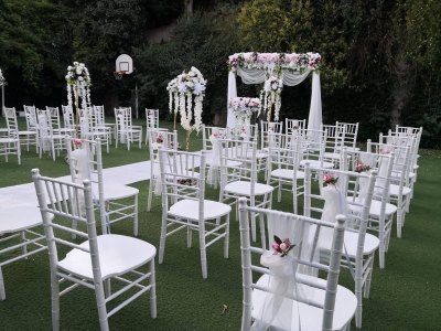 Nikah töreni için beyaz sandalye kiralama